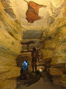Altamira, España, diorama de la cueva con pintura rupestre